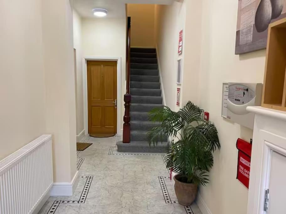 Private Parking, Central Llandudno, King Bed With Ensuite At Clement Lodge Exterior foto